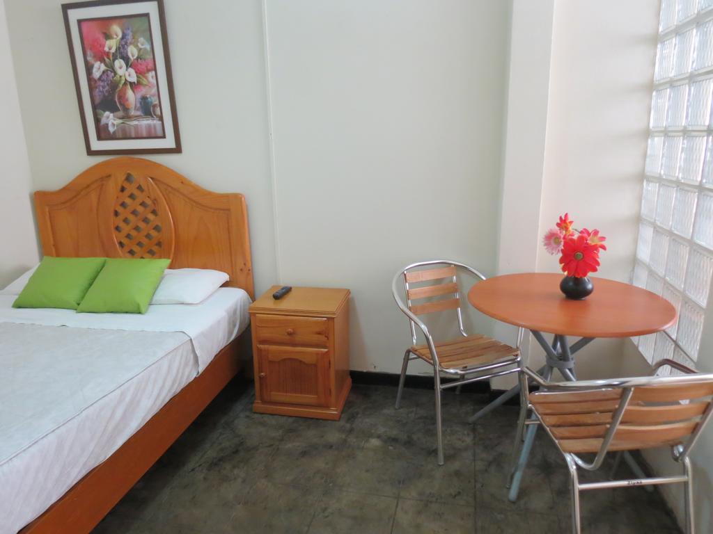 Residencial El Sol De Los Pinos Bed & Breakfast Trujillo Dış mekan fotoğraf